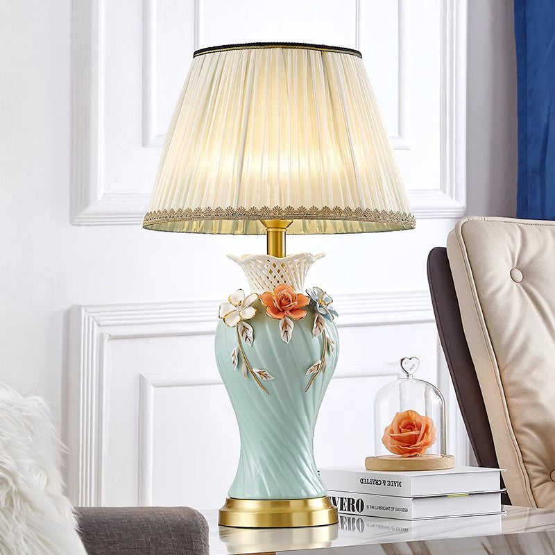 European Flowers Retro Ceramic Lamp Bedroom Bedside Lamp Romantic Wedding Room Warm Simple Living Room