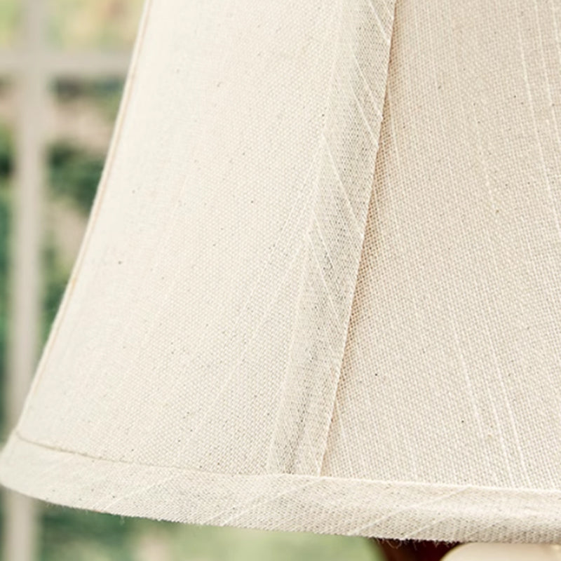 White Ceramic Desk Lamp Bedroom Bedside Table Lamp European Creative Simple Modern Bedroom Living Room
