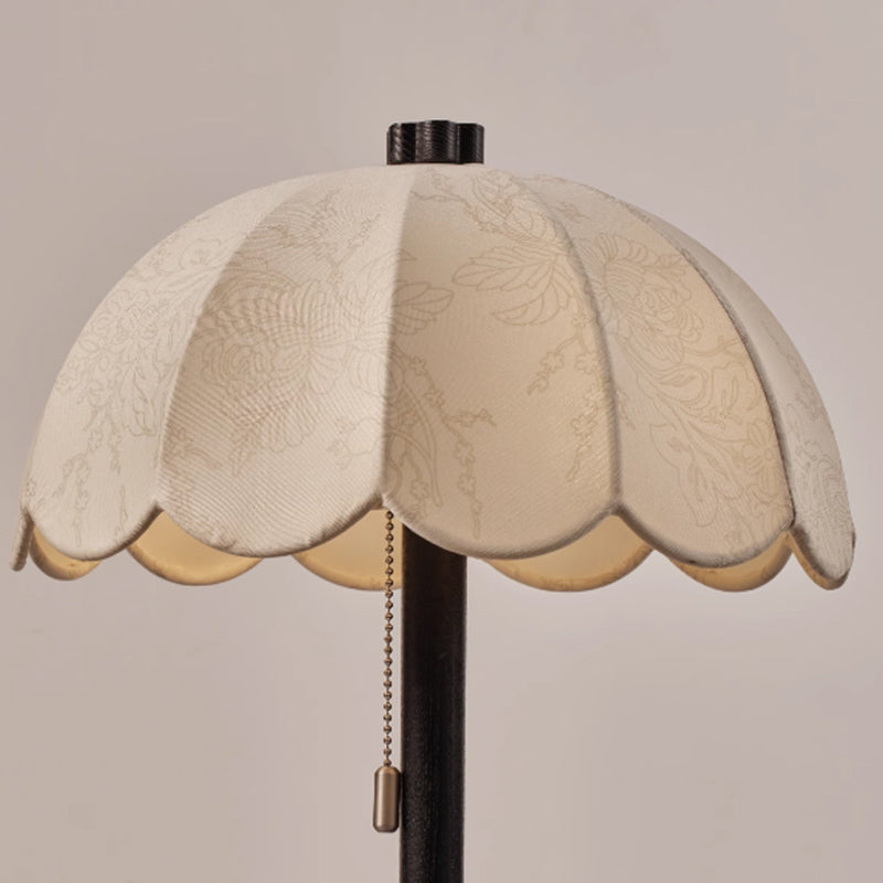 Classic Light Luxury Solid Wood Table Lamp With Fabric Printing Lampshade
