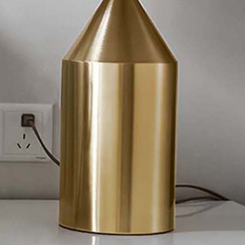Simple Delicate Mushroom Metal Table Lamp