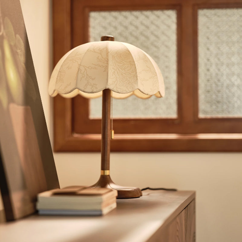 Classic Light Luxury Solid Wood Table Lamp With Fabric Printing Lampshade