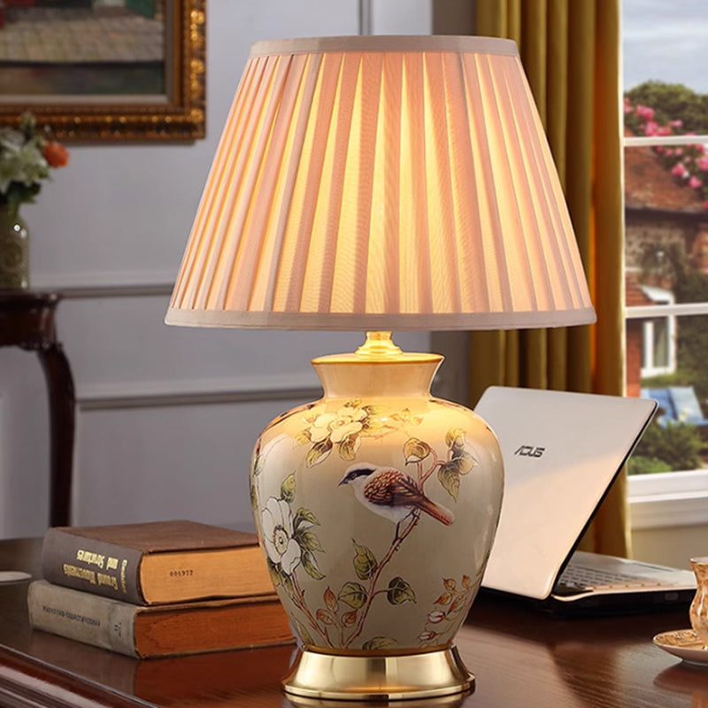 Chinese Retro Ceramic Table Lamp Bedroom Flower&Bird Simple Creative Study Warm Living Room Atmosphere