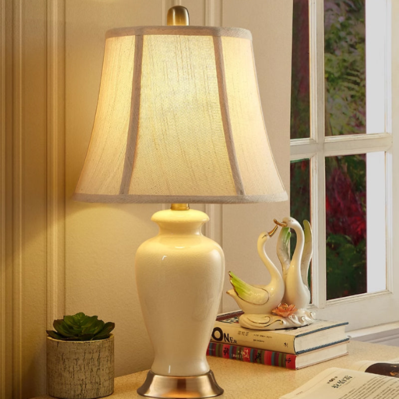 White Ceramic Desk Lamp Bedroom Bedside Table Lamp European Creative Simple Modern Bedroom Living Room