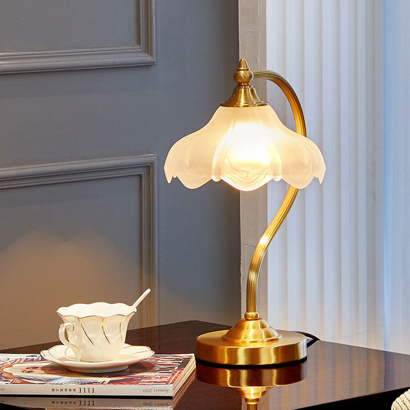 Retro Simple Copper Table Lamp  Flower Glass Lampshade for Living Room Study Bedroom Bedside Lamp Romantic Decoration