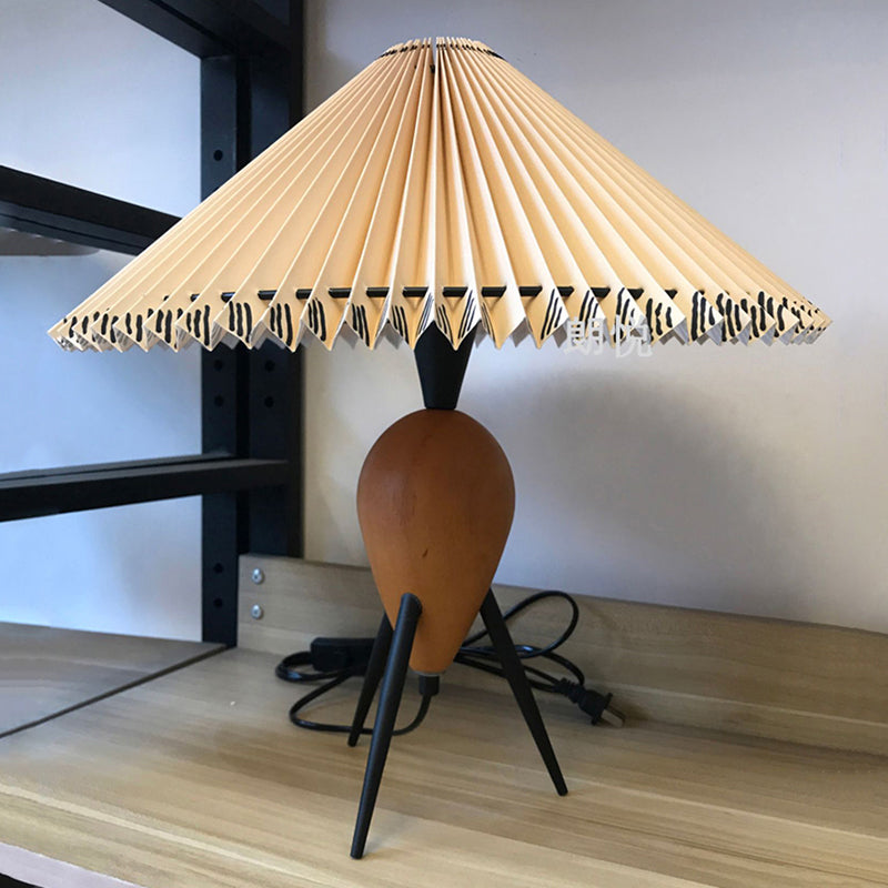 Nordic Retro Personality Wood Table Lamp American Hotel Bedroom Bedside Lamp Medieval Desk Lamp