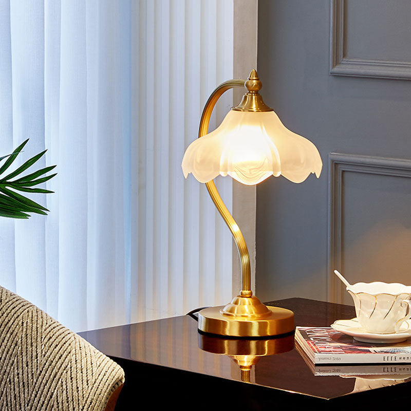 Retro Simple Copper Table Lamp  Flower Glass Lampshade for Living Room Study Bedroom Bedside Lamp Romantic Decoration