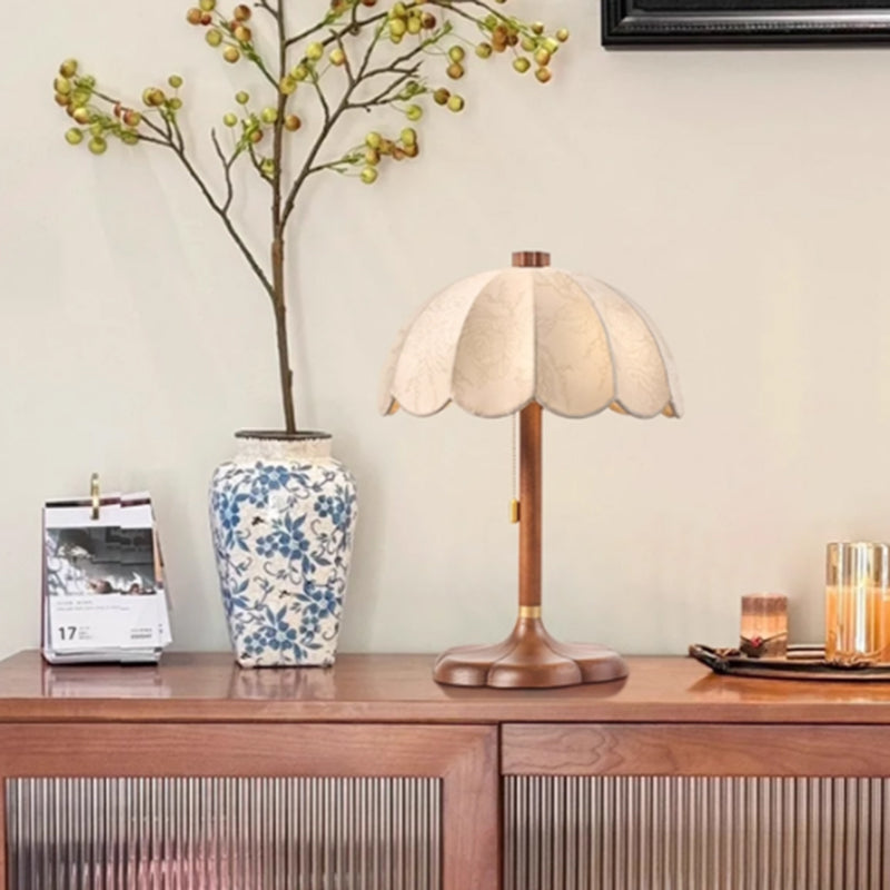 Classic Light Luxury Solid Wood Table Lamp With Fabric Printing Lampshade
