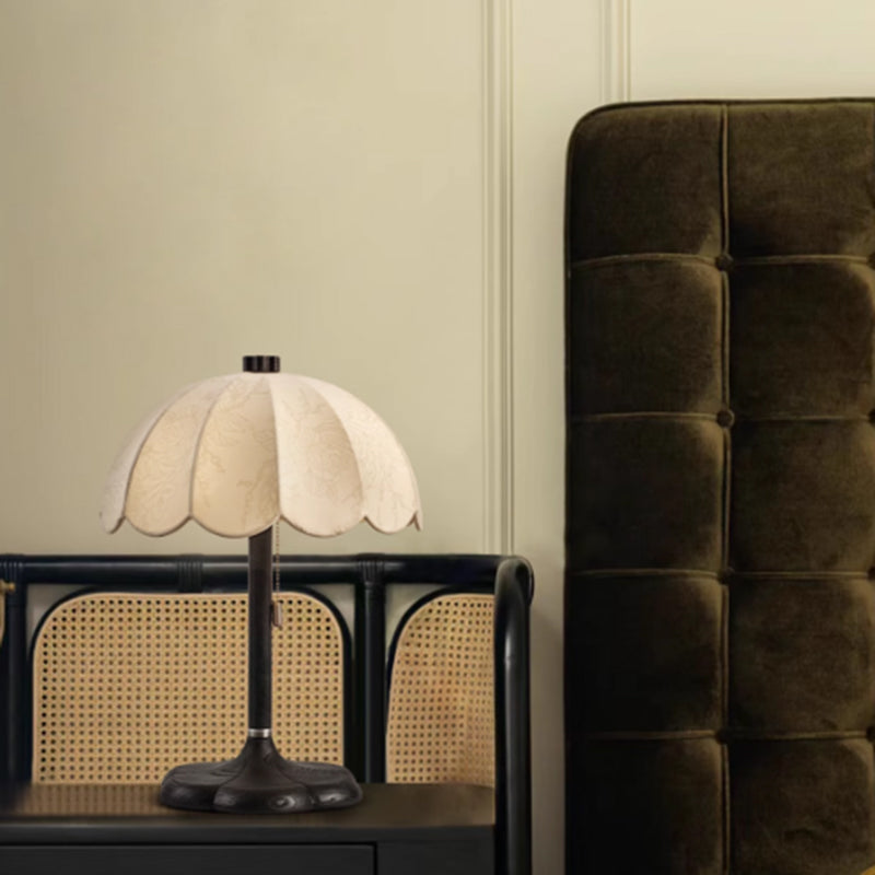 Classic Light Luxury Solid Wood Table Lamp With Fabric Printing Lampshade
