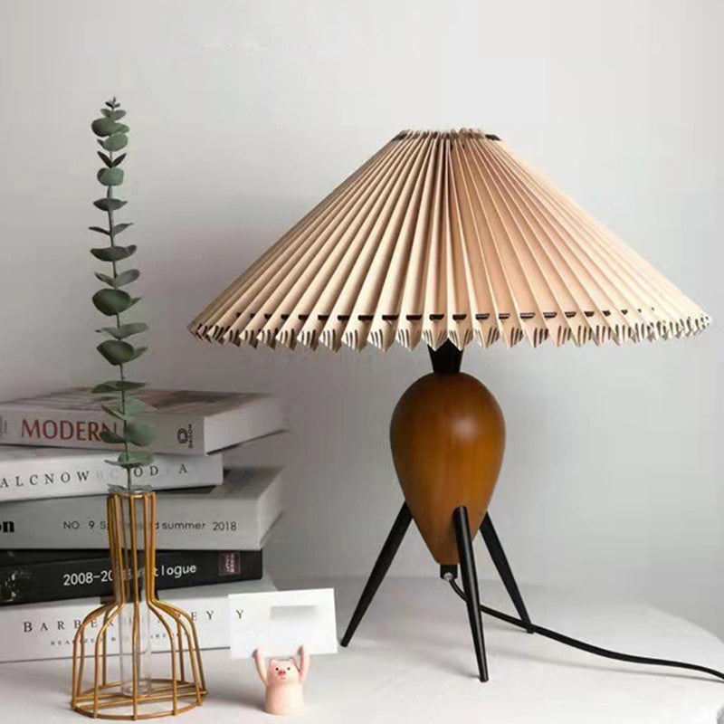 Nordic Retro Personality Wood Table Lamp American Hotel Bedroom Bedside Lamp Medieval Desk Lamp