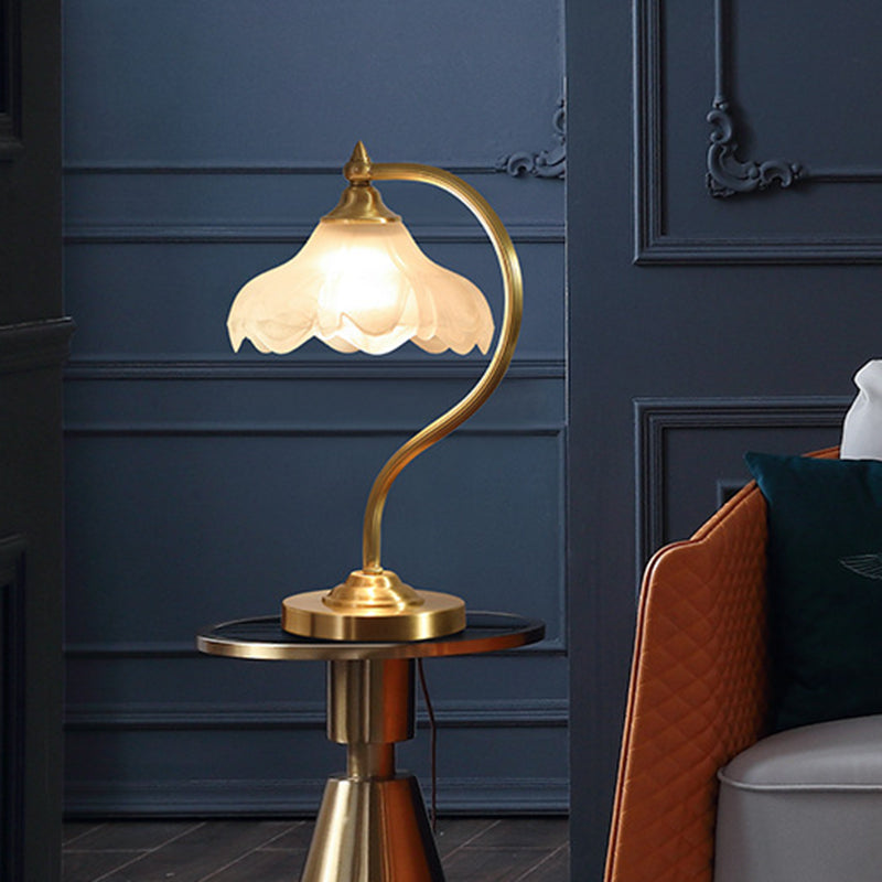 Retro Simple Copper Table Lamp  Flower Glass Lampshade for Living Room Study Bedroom Bedside Lamp Romantic Decoration