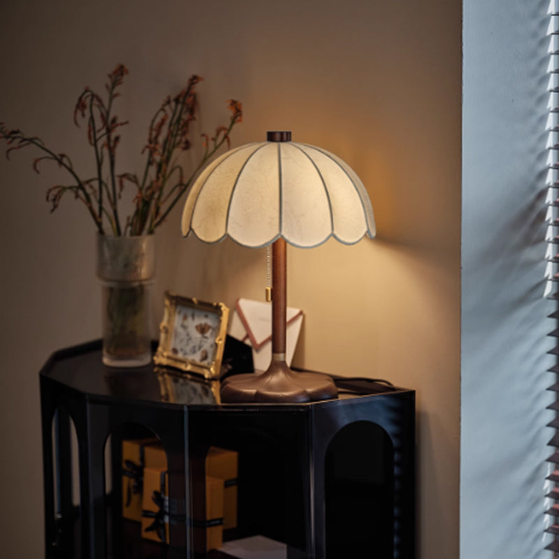 Classic Light Luxury Solid Wood Table Lamp With Fabric Printing Lampshade