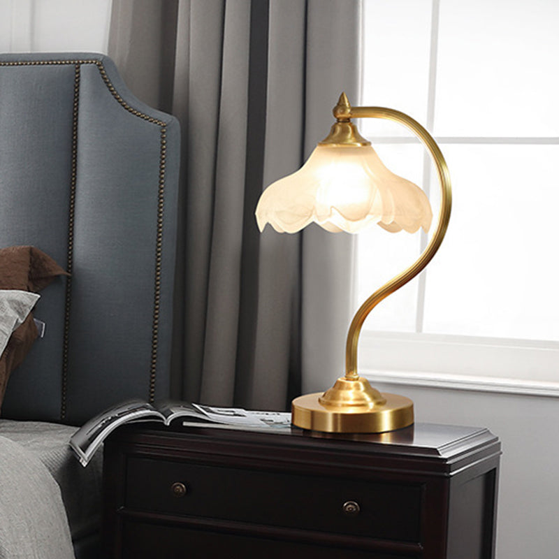 Retro Simple Copper Table Lamp  Flower Glass Lampshade for Living Room Study Bedroom Bedside Lamp Romantic Decoration