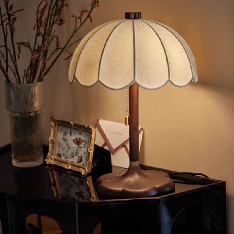 Classic Light Luxury Solid Wood Table Lamp With Fabric Printing Lampshade