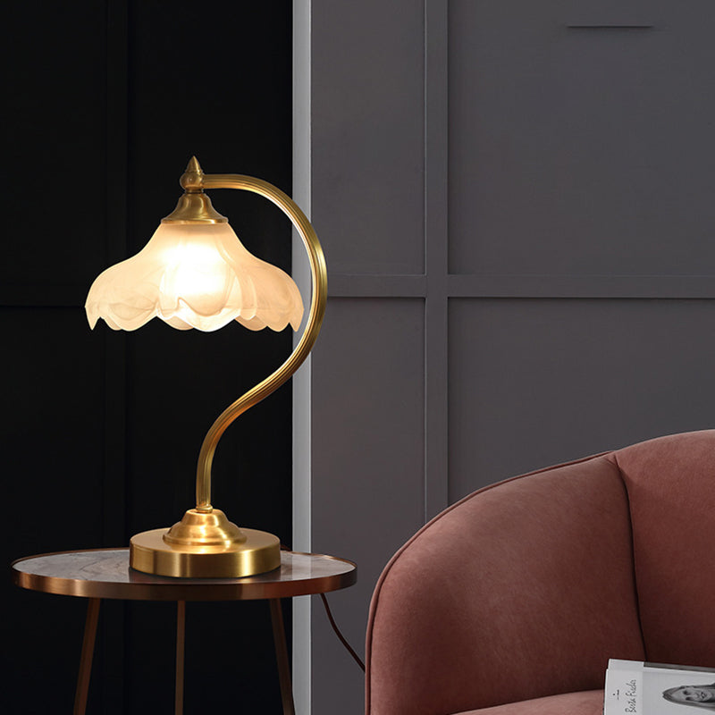 Retro Simple Copper Table Lamp  Flower Glass Lampshade for Living Room Study Bedroom Bedside Lamp Romantic Decoration