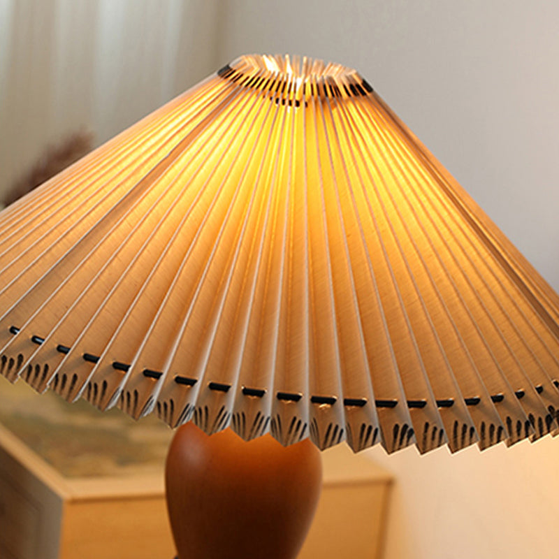 Nordic Retro Personality Wood Table Lamp American Hotel Bedroom Bedside Lamp Medieval Desk Lamp