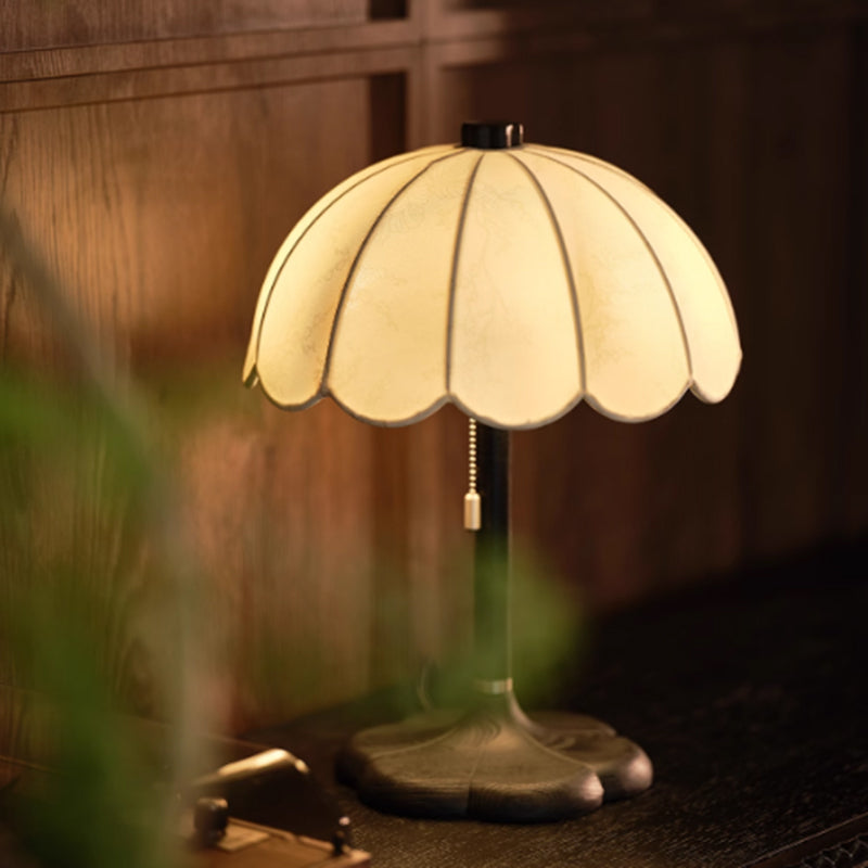Classic Light Luxury Solid Wood Table Lamp With Fabric Printing Lampshade