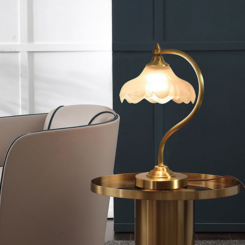 Retro Simple Copper Table Lamp  Flower Glass Lampshade for Living Room Study Bedroom Bedside Lamp Romantic Decoration