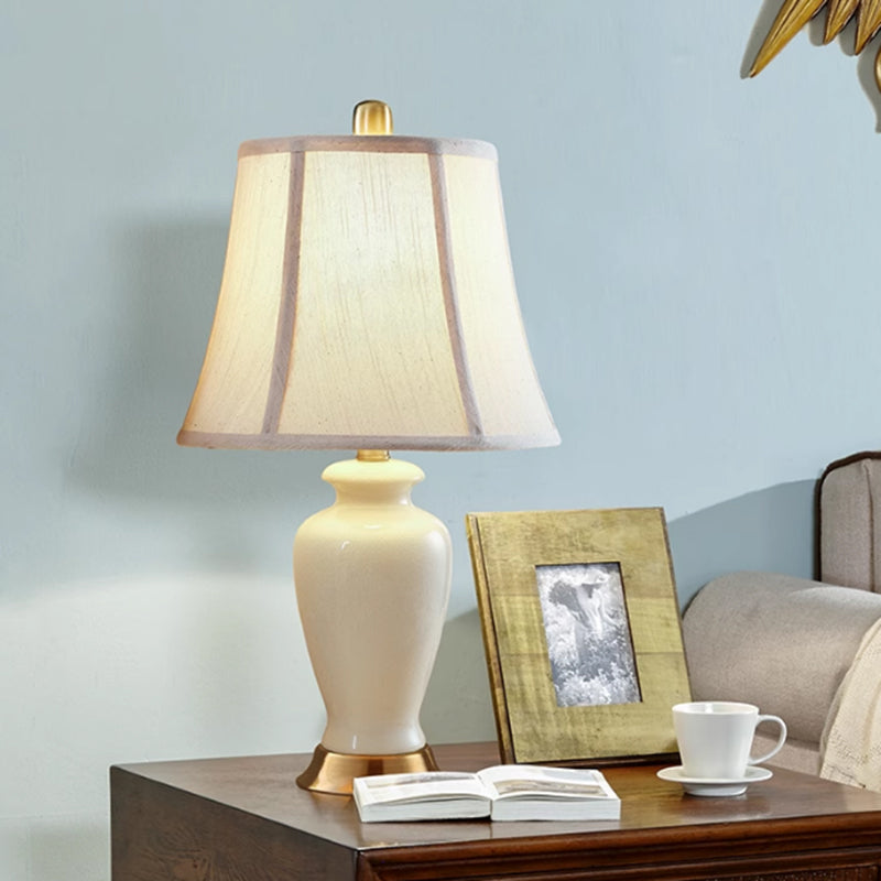 White Ceramic Desk Lamp Bedroom Bedside Table Lamp European Creative Simple Modern Bedroom Living Room