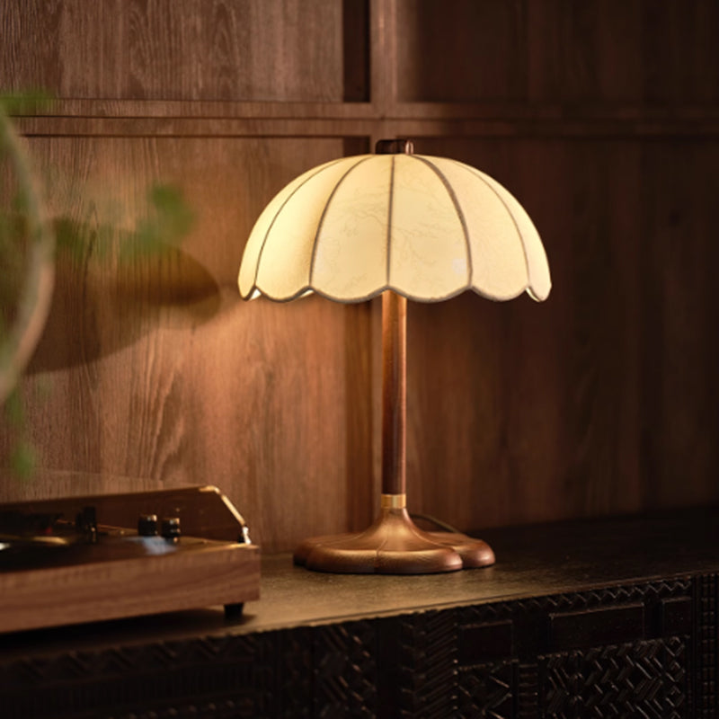 Classic Light Luxury Solid Wood Table Lamp With Fabric Printing Lampshade